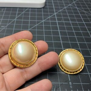 Monet vintage Gold tone and Cream pearlescent Round Earrings